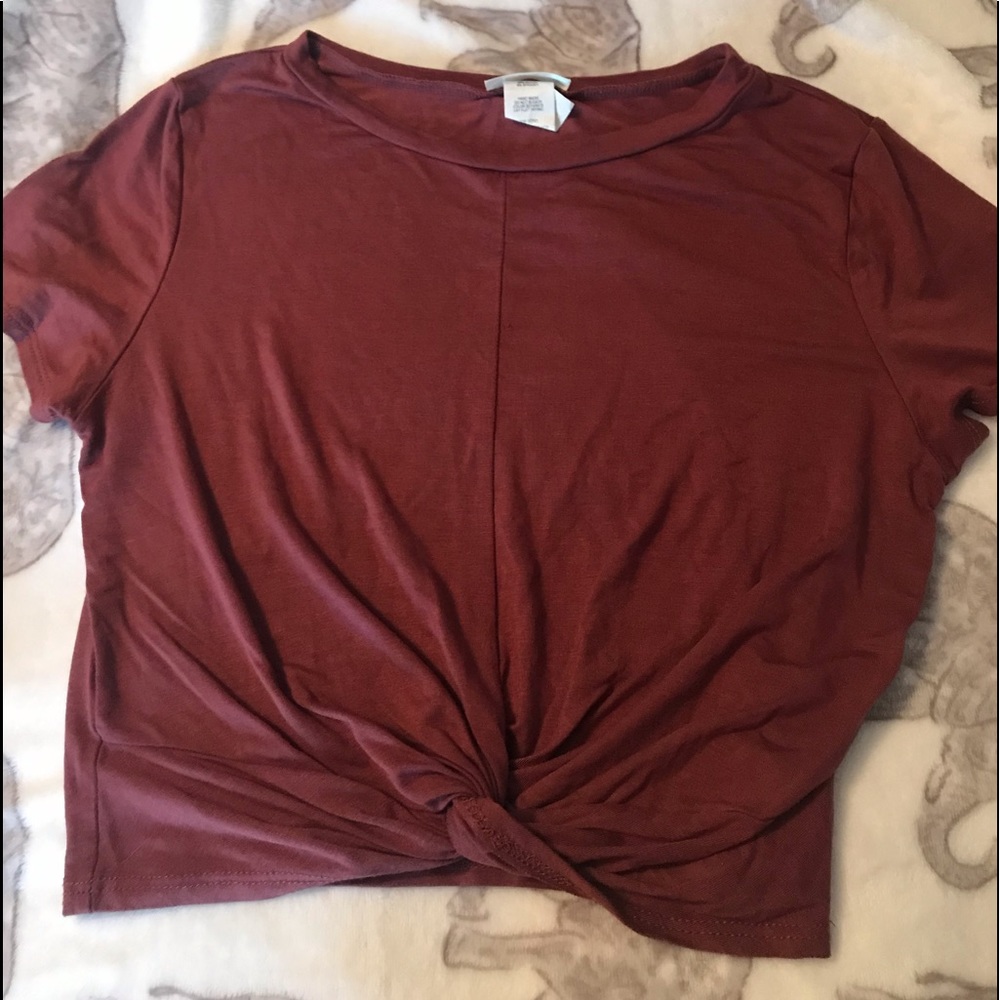 maroon cropped tshirt